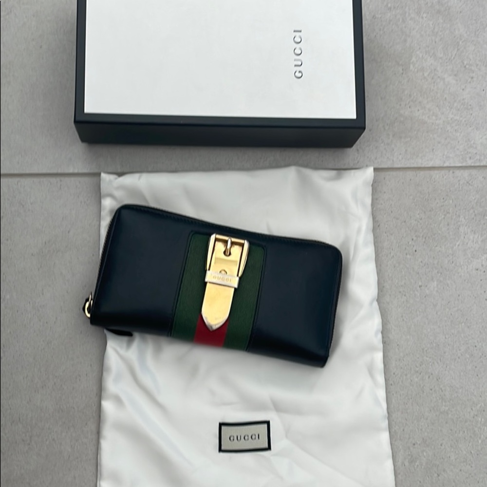 Women’s Gucci wallet